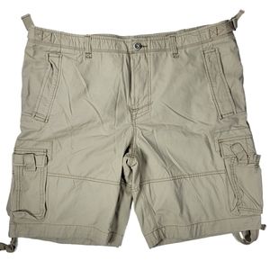 TOMMY BAHAMA JEANS SIZE 36W BEIGE FLAT FRONT COTTON CARGO SHORTS. 